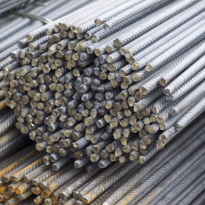 prety pręty zbrojeniowe żebrowane Reinforcing bars with a periodic profile in the packs are stored in the metal products warehouse,